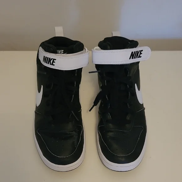 Nike Black and White High-Top Shoes - Picture 2 of 6